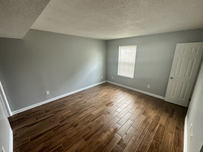 Master bedroom - 1709 Rock Bridge Mews