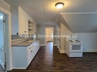 Building Photo - 139 Oak St