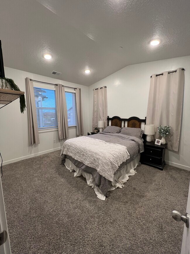 Master Bedroom - 462 W 40 S