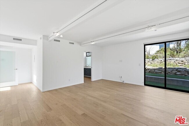 Building Photo - 18131 Kingsport Dr