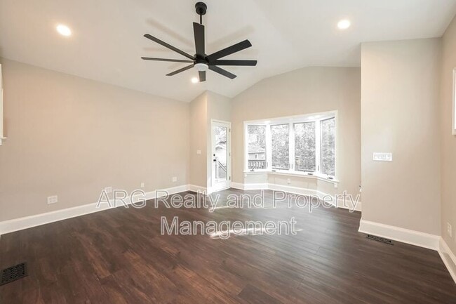 Building Photo - 2771 Winding Ln NE