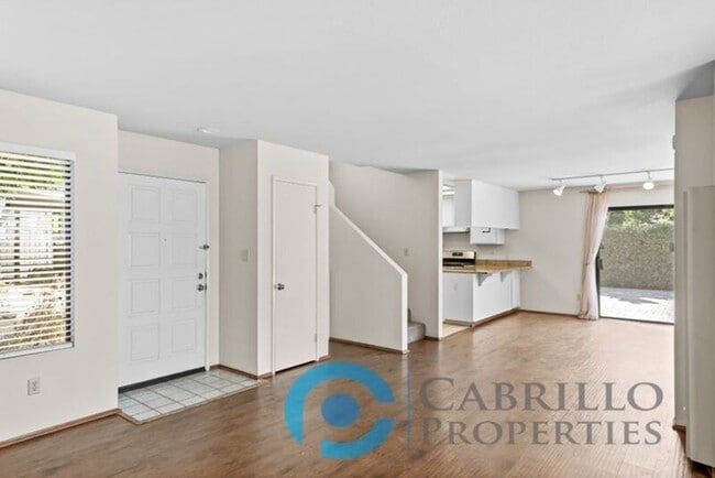 Building Photo - 629 Bonair Way