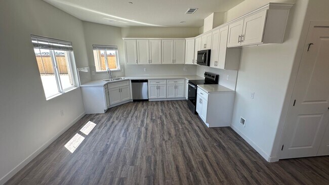 Building Photo - Coyote Run Duplexes 6000