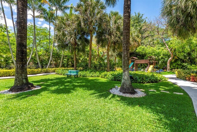 Building Photo - 2645 S Bayshore Dr