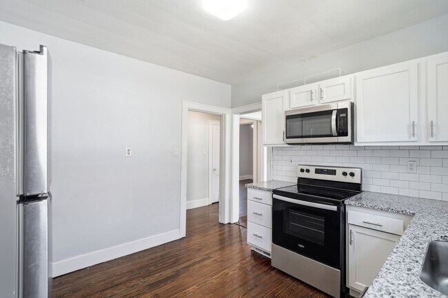 Building Photo - 682 Greenwood Ave
