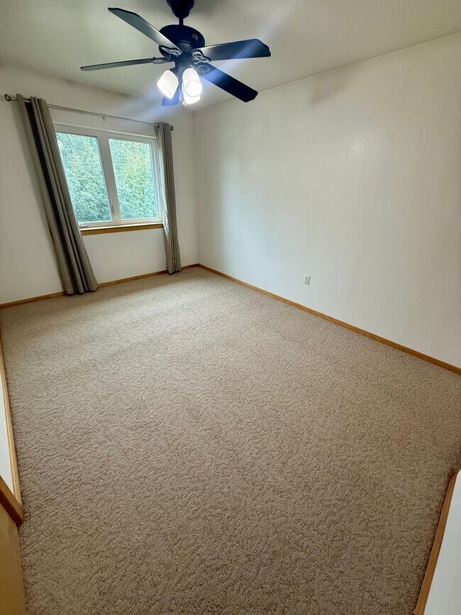 Building Photo - 2175 Chateau Ct
