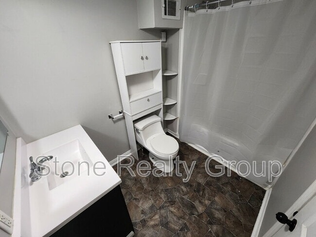 Building Photo - 2935 Harrison Ave