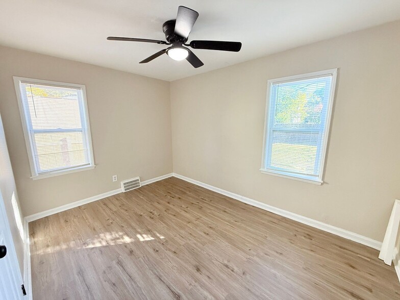 Building Photo - Fully Renovated 3-Bedroom Home – Move-In Ready for You!