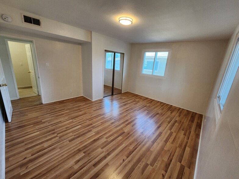 Building Photo - 10447 Cantara St