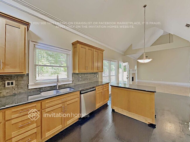 Building Photo - 14 Whitegrass Ct