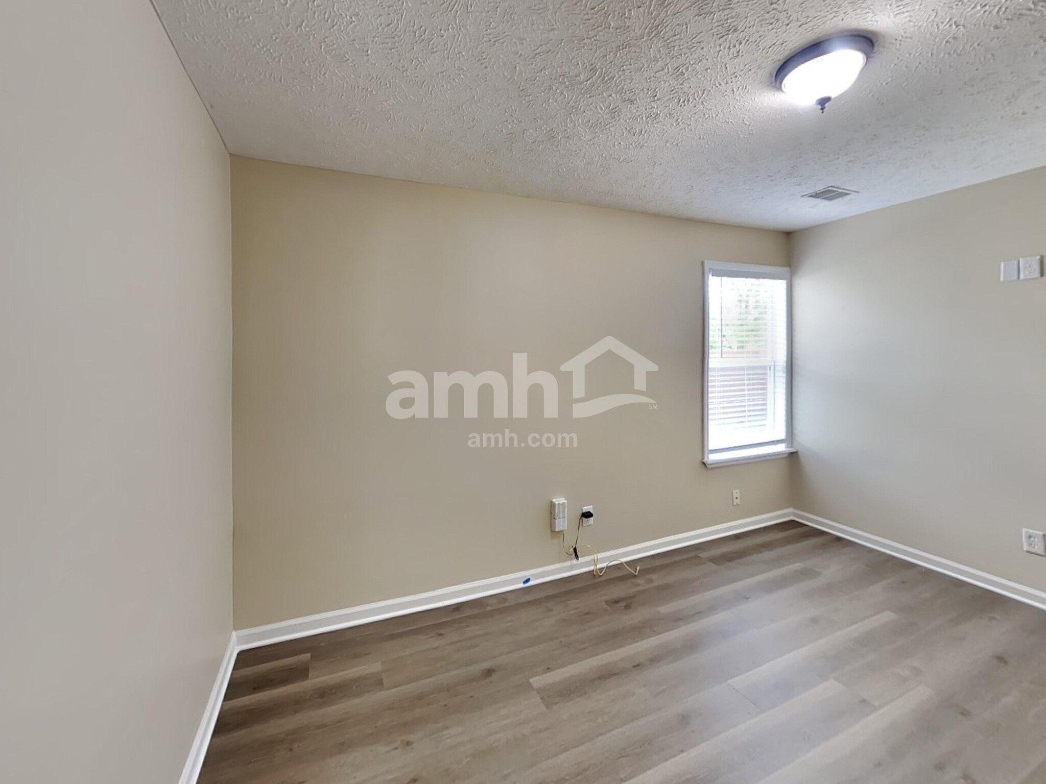 Building Photo - 2793 Sutherland Dr