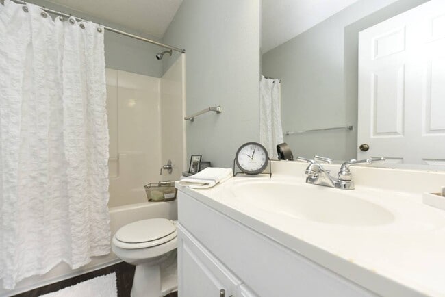 Building Photo - Spring Hill Townhomes