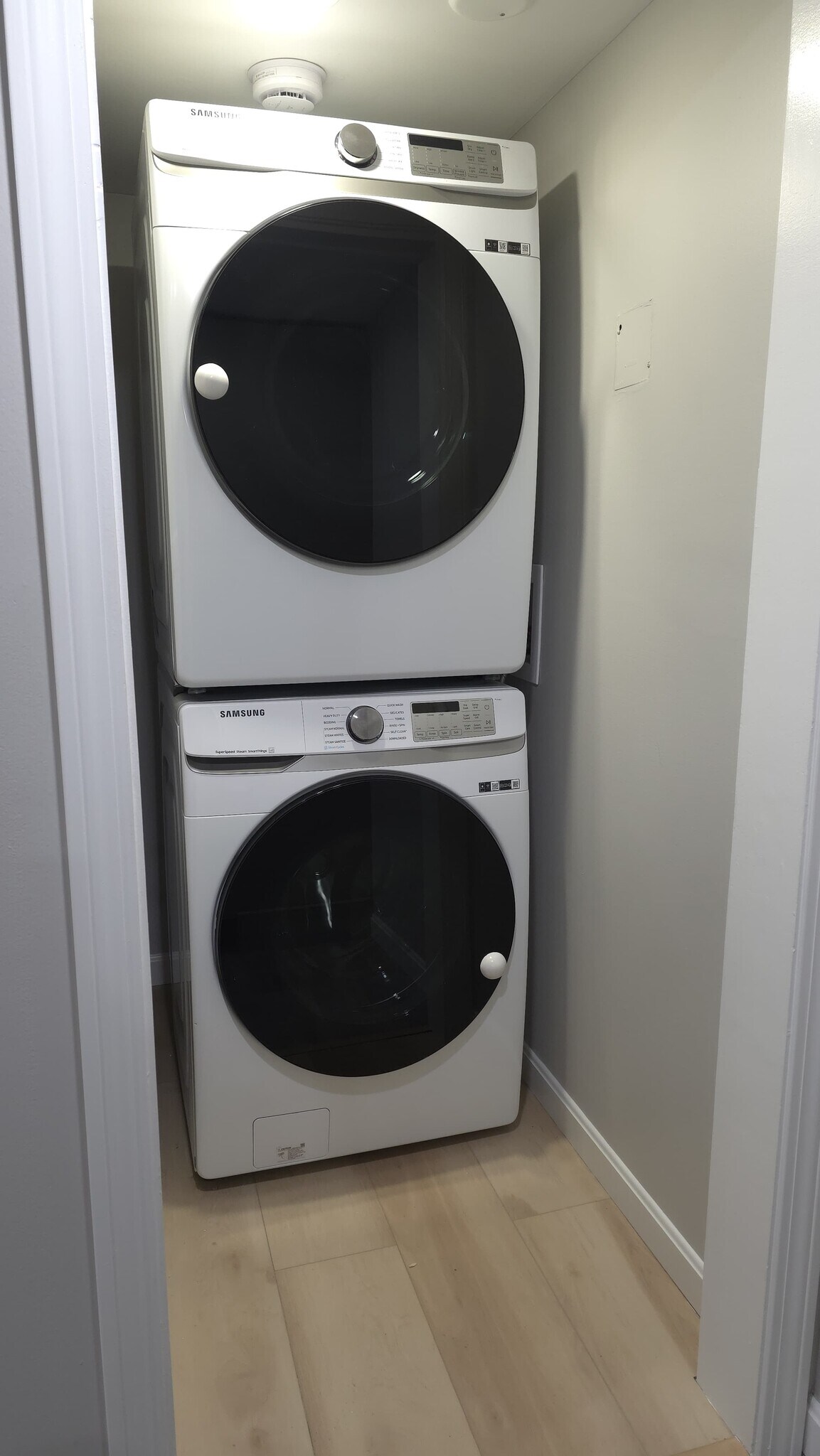 Building Photo - 266 Mountain Ave