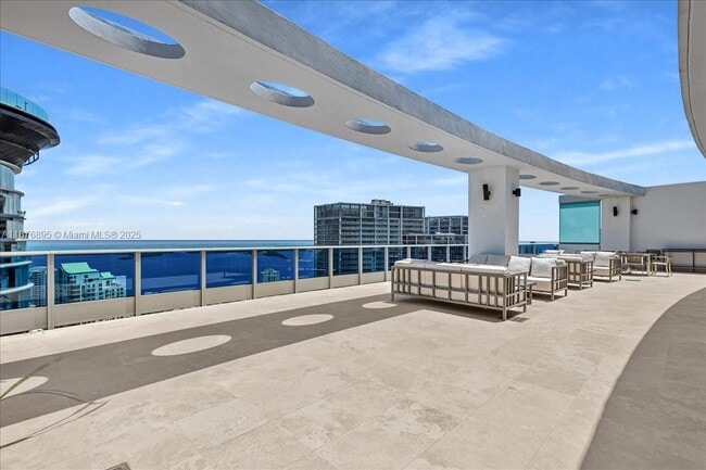 Building Photo - 200 Biscayne Blvd Way