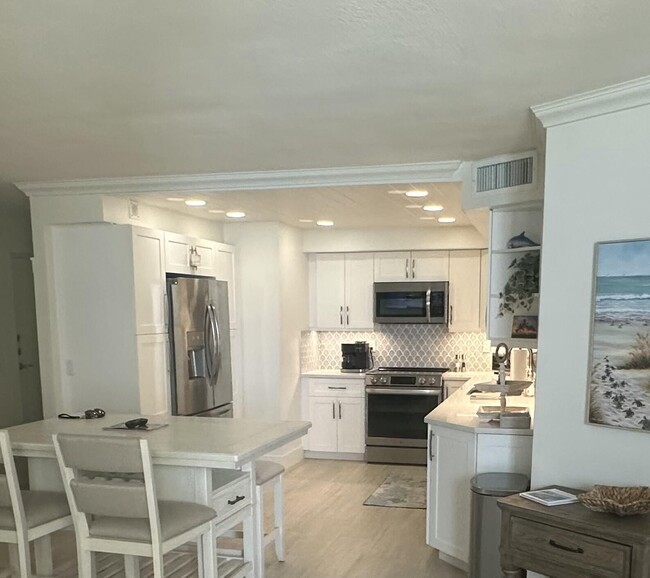 Building Photo - 2800 N Ocean Dr