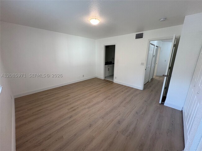 Building Photo - 2208 Ensenada Terrace