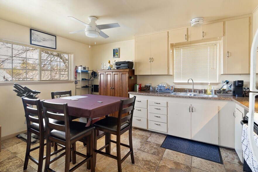 Building Photo - 504 W Marlette St