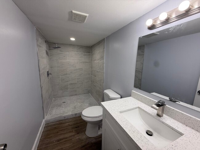 Building Photo - 7355 Woodmont Terrace