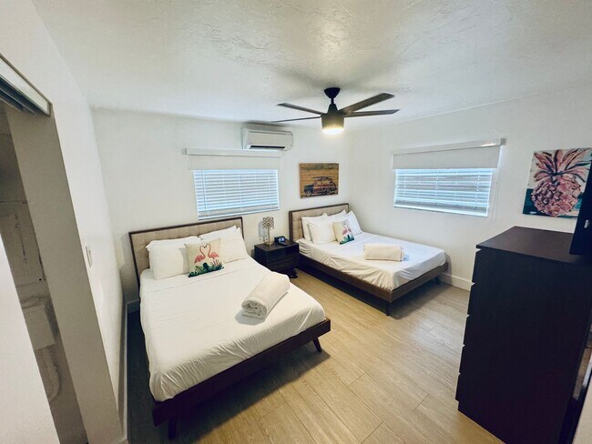 Building Photo - 6801 Sunset Way