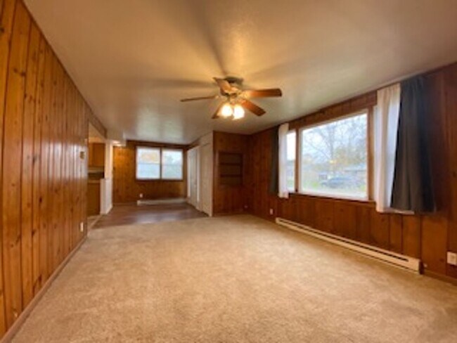 Building Photo - 59636 Rosedale Ave
