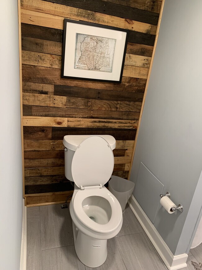 Building Photo - 1705 5th Ave