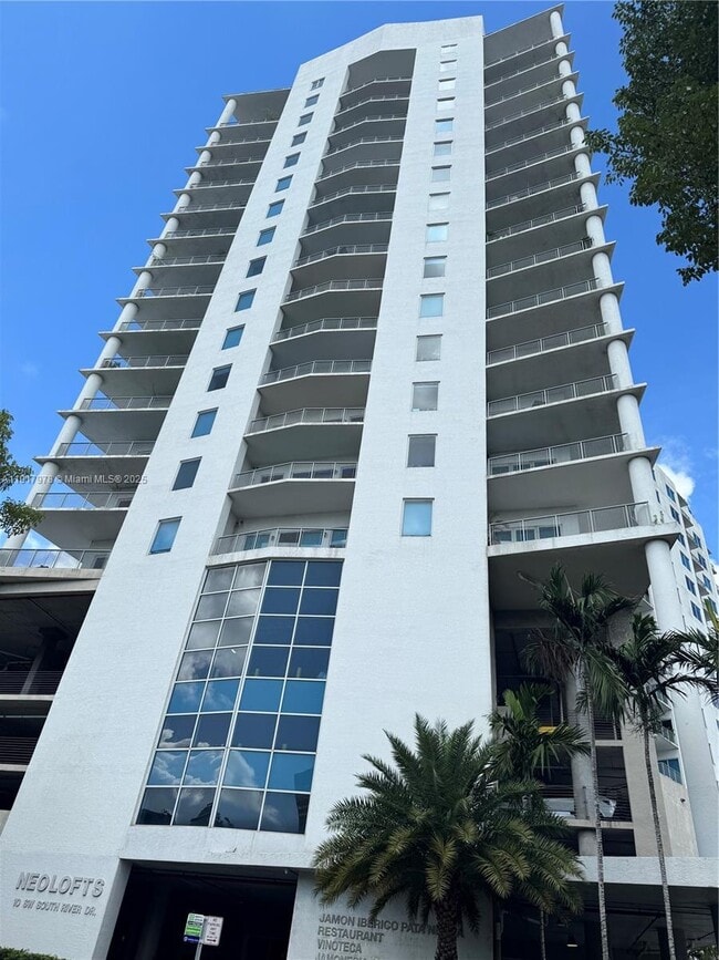 Building Photo - 10 SW South River Dr