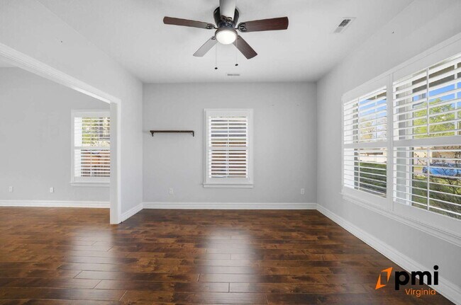 Building Photo - Stunning 5 Bedroom Waterfront Home with 2 car garage