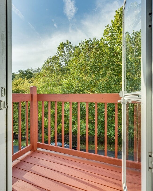 Building Photo - 3 bdrm/2 Bath Condo  Bristol, TN