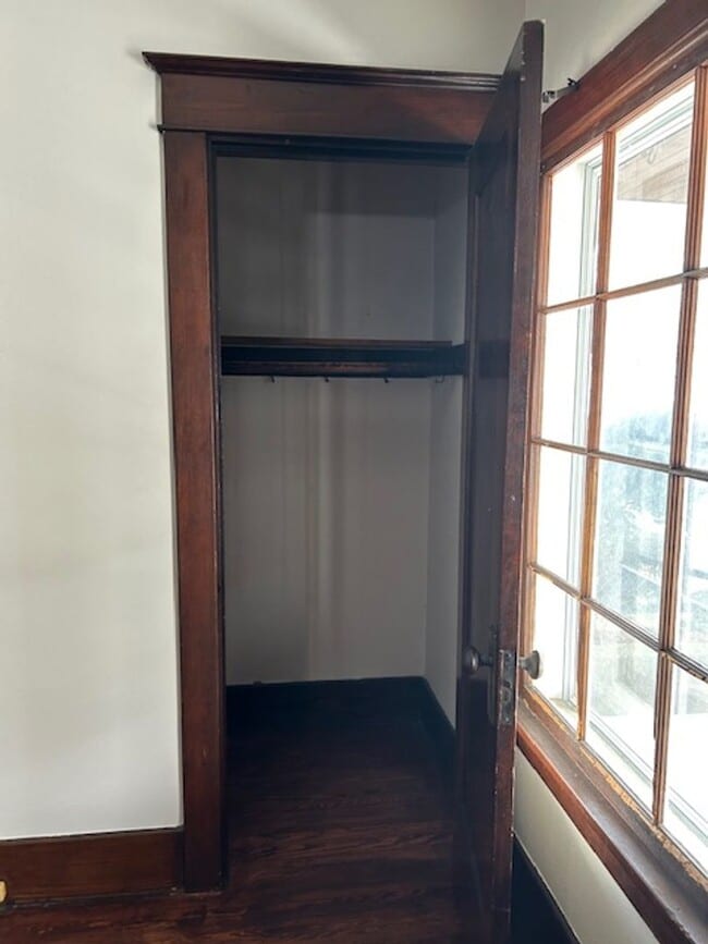 Building Photo - 2 Bedroom, 2 Bath Home w/Full Basement in Dayton