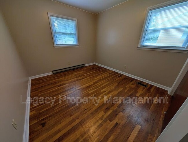Building Photo - 2202 Maywood St