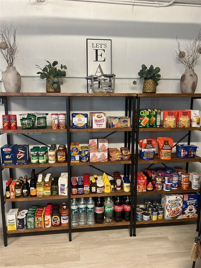 Building Photo - 2900 NE 7th Ave