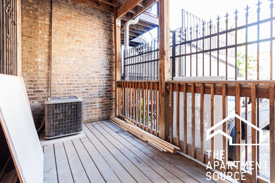 Building Photo - 2943 N Halsted St