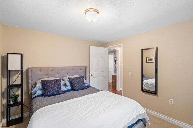 Building Photo - 9810 NE 3rd St