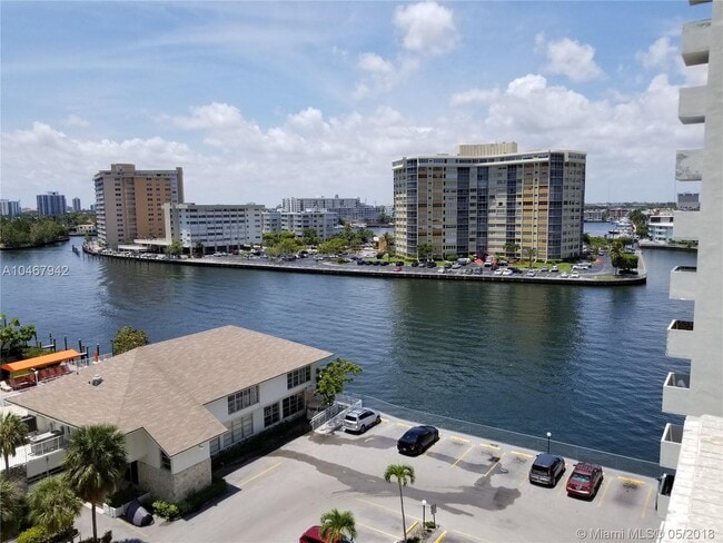 Building Photo - 1833 S Ocean Dr