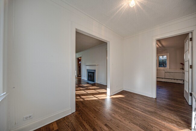 Building Photo - 662 Greenview Pl