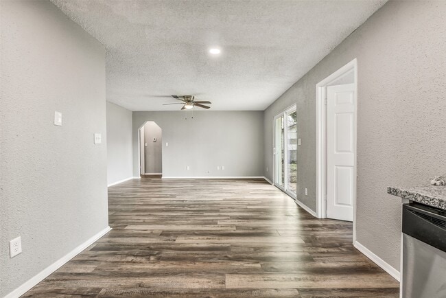 Building Photo - 405 Cherry St