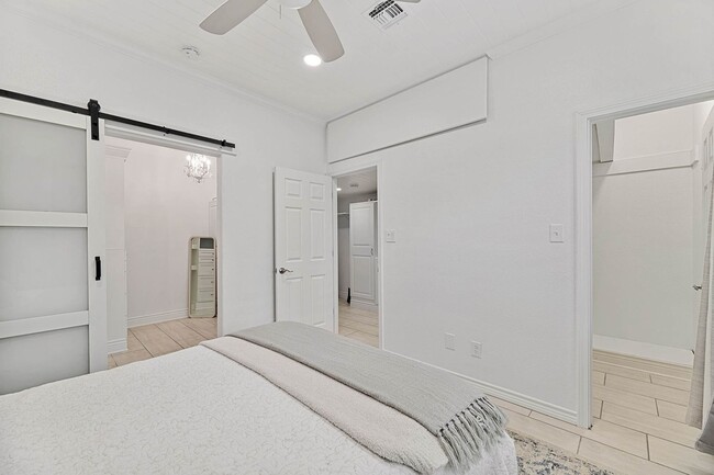Building Photo - Charming 1BR plus bonus room, 2 full bath ...