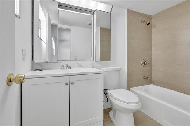 Building Photo - 2350 NE 14th Street Causeway