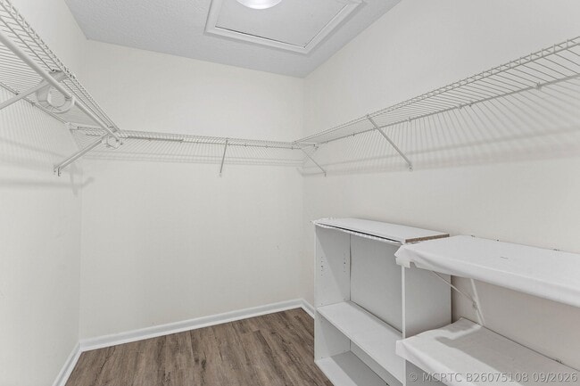 Building Photo - 408 Pine Tree Ct