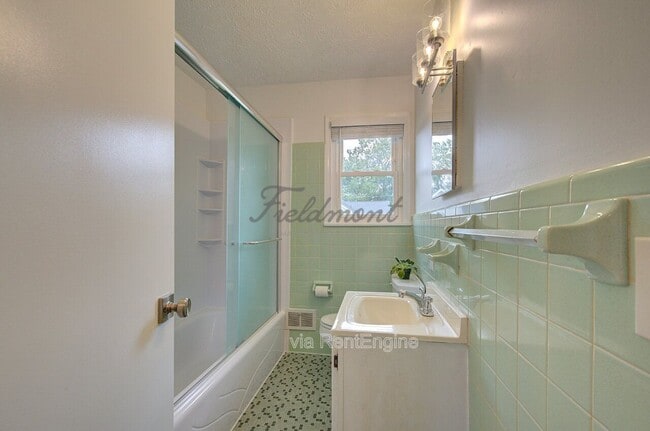 Building Photo - 301 Bannister St