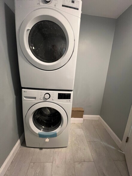 New LG washer and dryer in unit (no fee) - 347 Elliot St