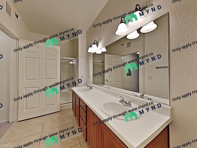 Building Photo - 3400 Cabana Dr