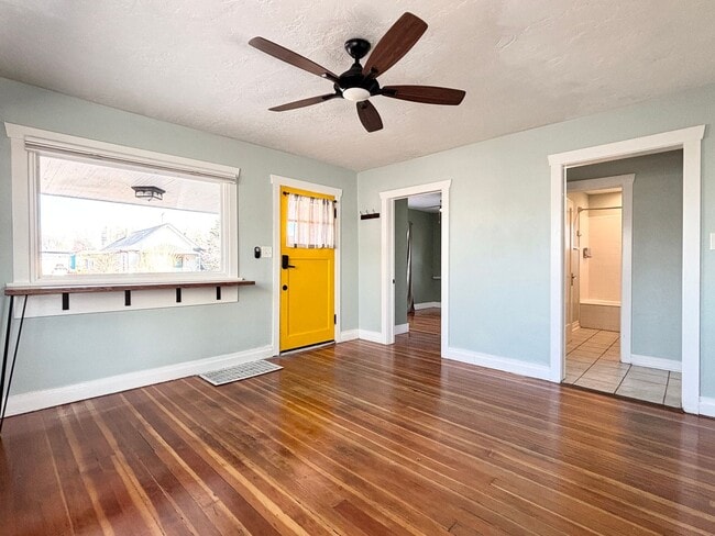 Building Photo - Charming Home in Salt Lake City!