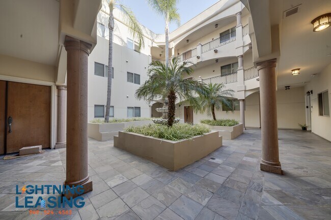 Building Photo - 10641 Woodbridge St