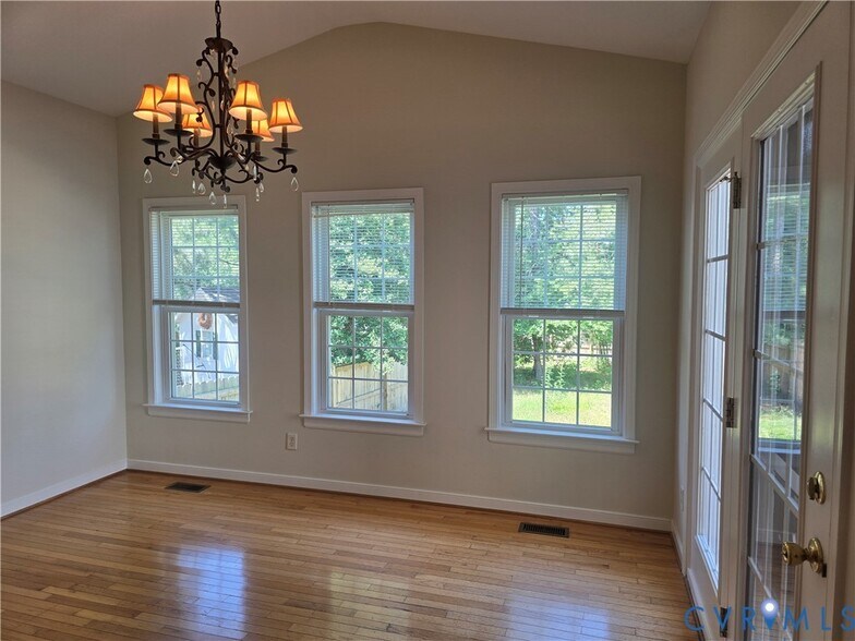 Building Photo - 9521 Pine Trails Ct
