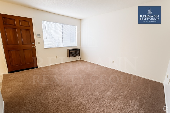 Building Photo - 4177 Iowa St
