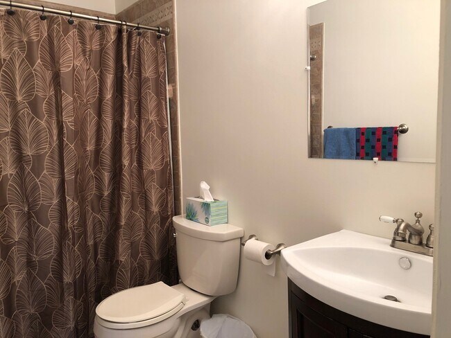 Building Photo - Available from May to November 2026!  Lovely Waterfront Home in 45+ Active Adult Resort Community...