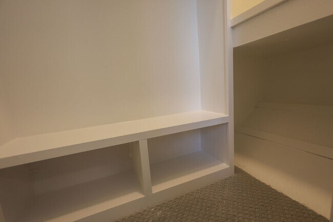 Building Photo - 708 Staitti St