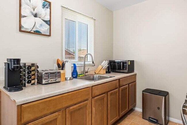 Building Photo - Cozy 2BR Home with Bright Interior & Relaxing Patio