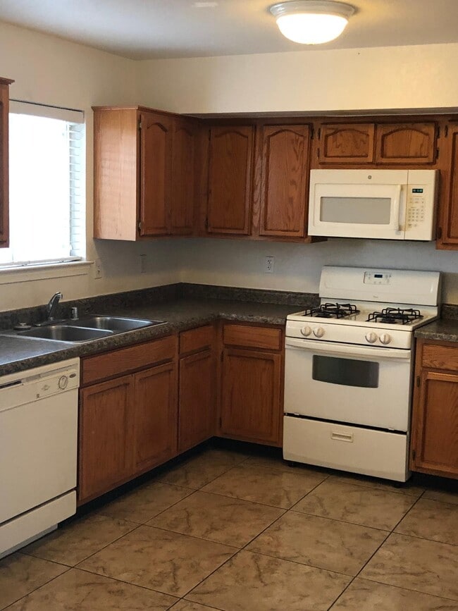 Building Photo - 14335 Island Point Dr